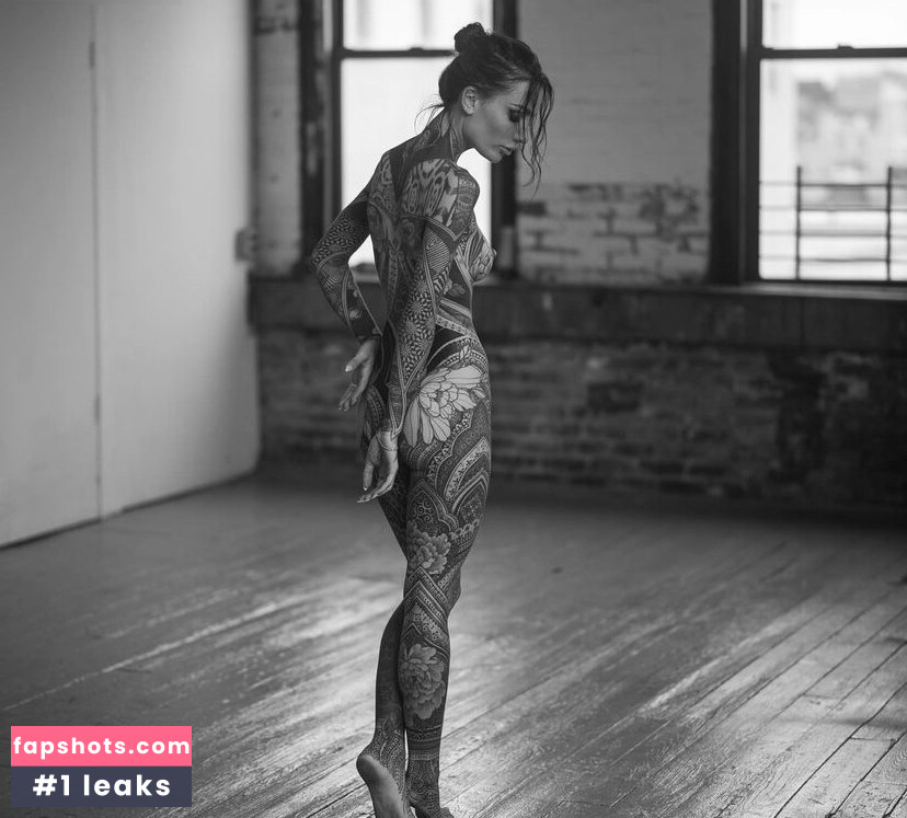 Léah Blum gallery photo #31