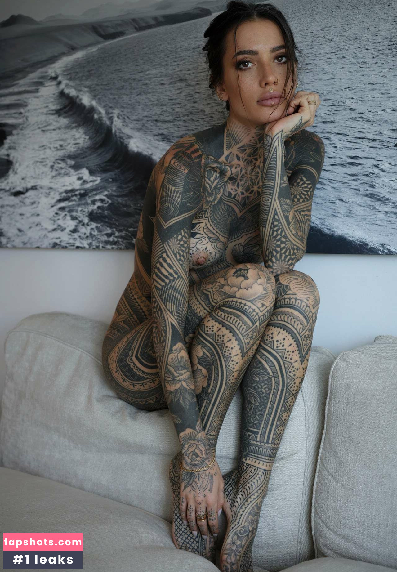 Léah Blum gallery photo #9