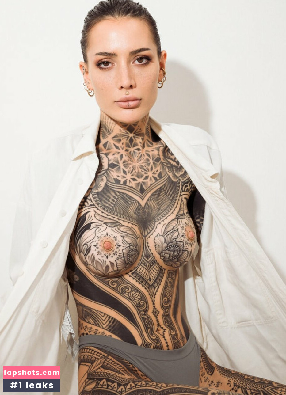 Léah Blum gallery photo #10