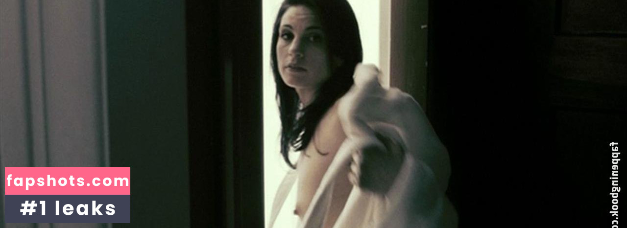 Leah Cairns gallery photo #14