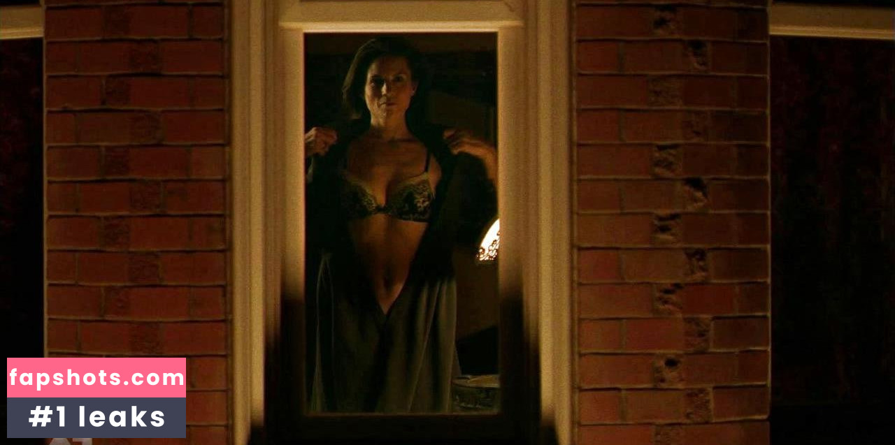 Leah Cairns gallery photo #7