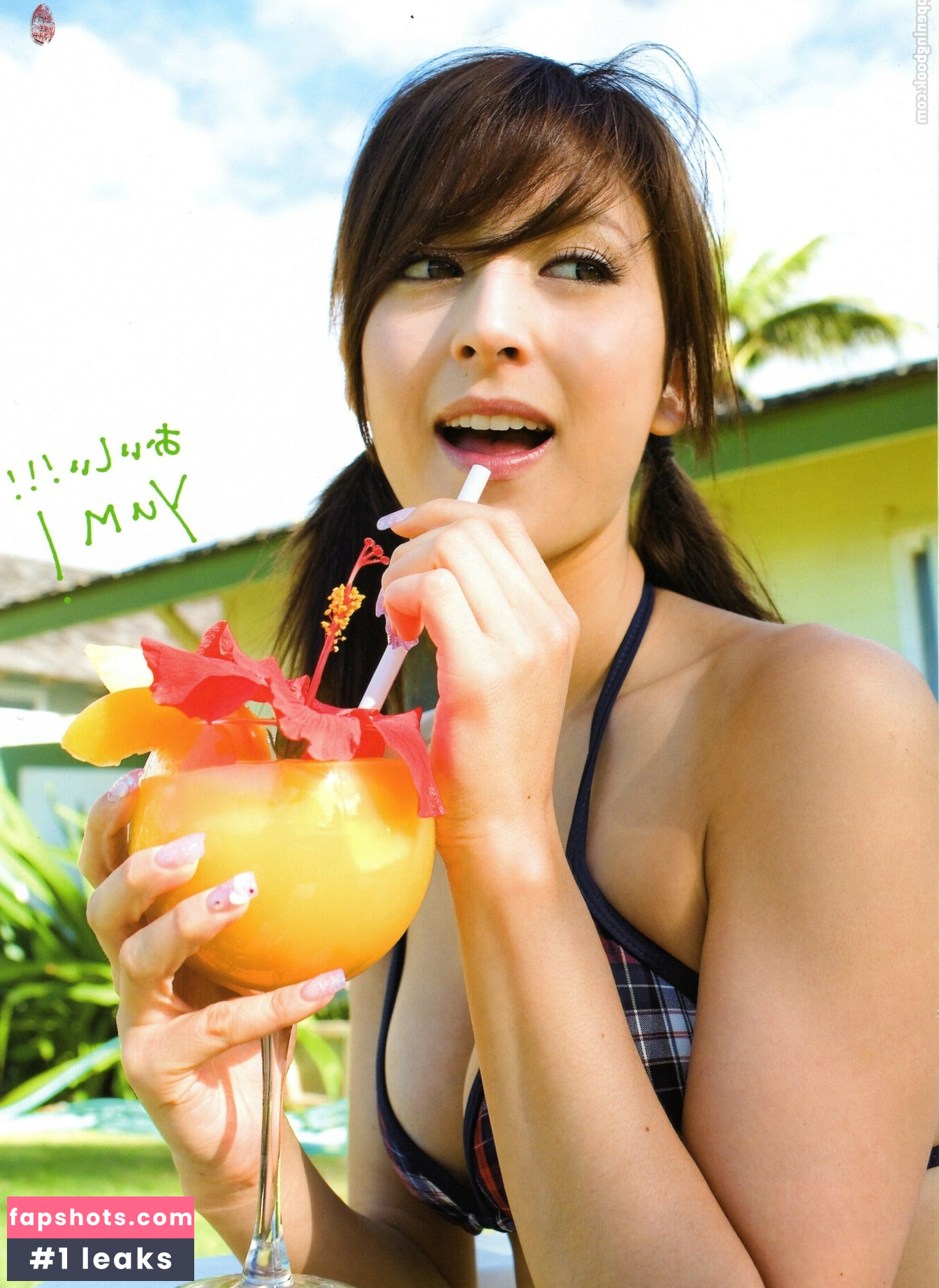 Leah Dizon gallery photo #11