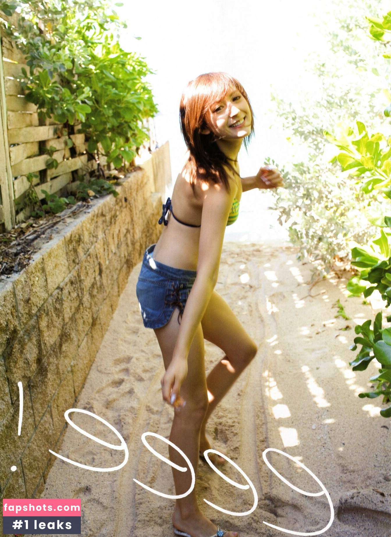 Leah Dizon gallery photo #12