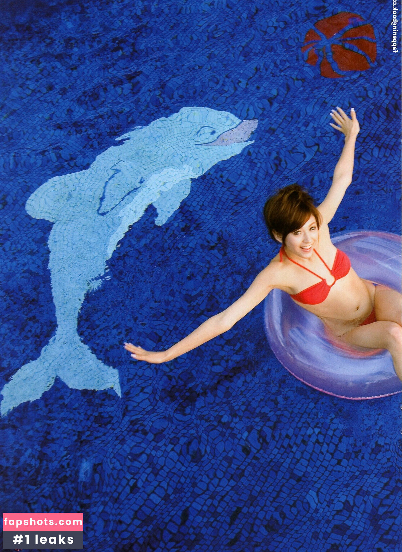 Leah Dizon gallery photo #3