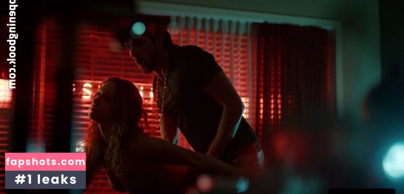 Leah Gibson gallery photo #19