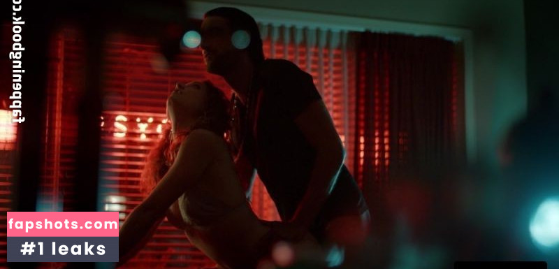 Leah Gibson gallery photo #20