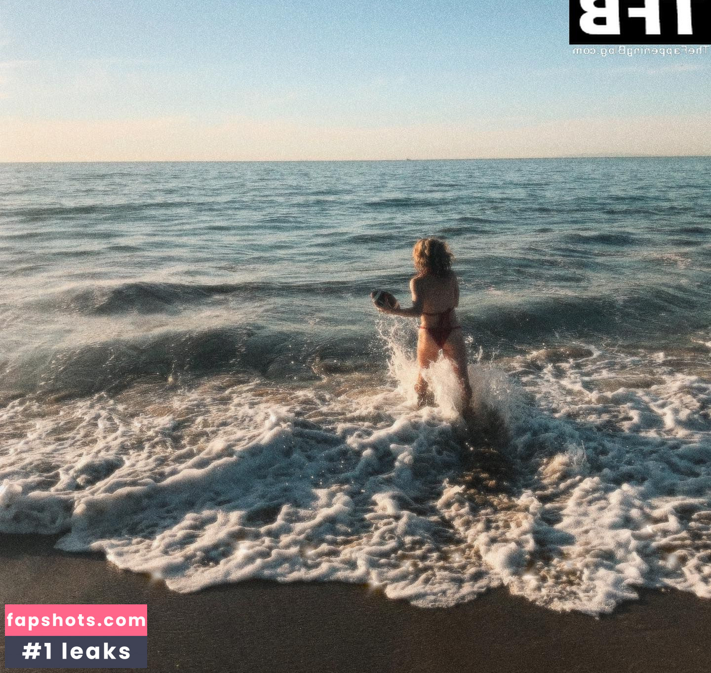 Leah Gibson gallery photo #28