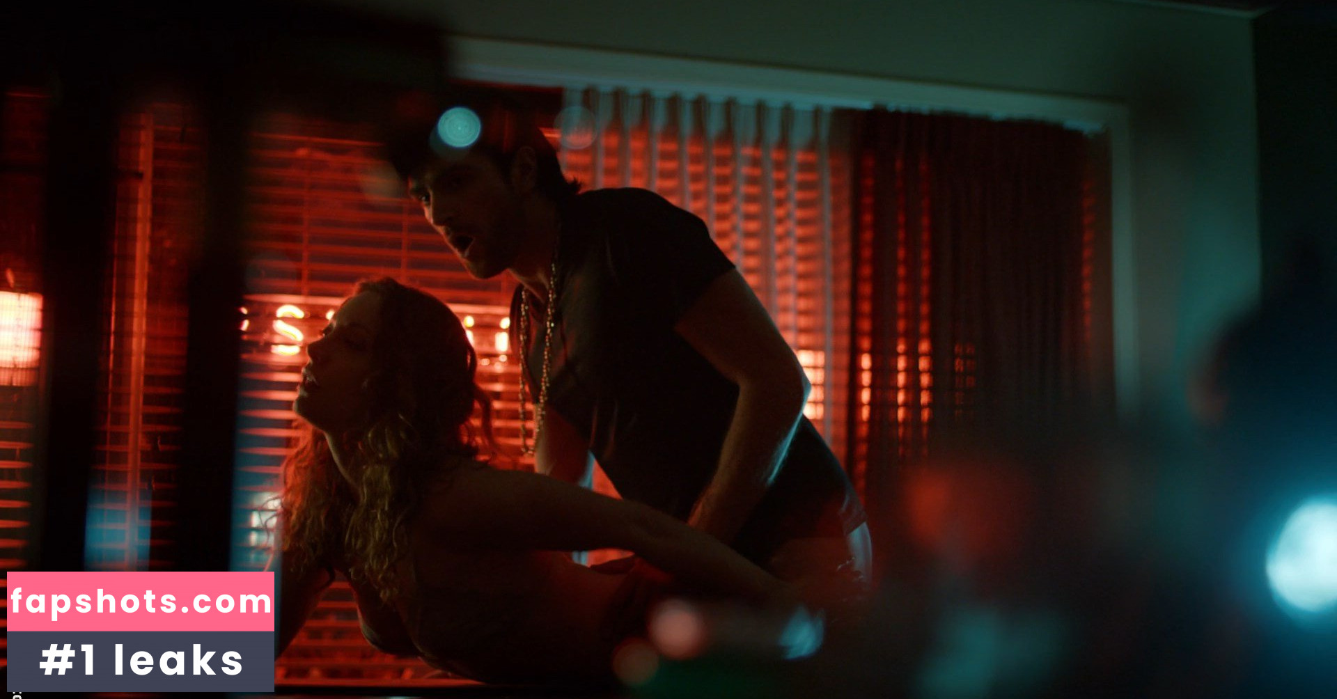 Leah Gibson gallery photo #33