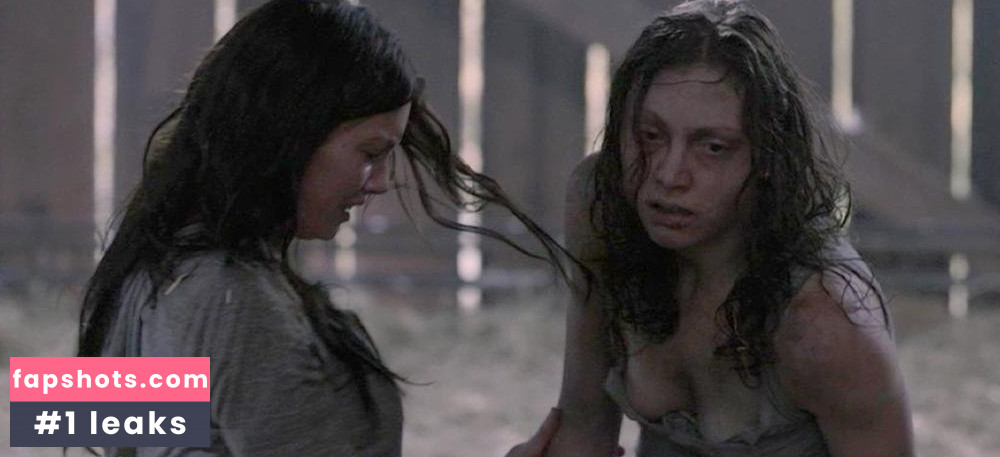 Leah Gibson gallery photo #70