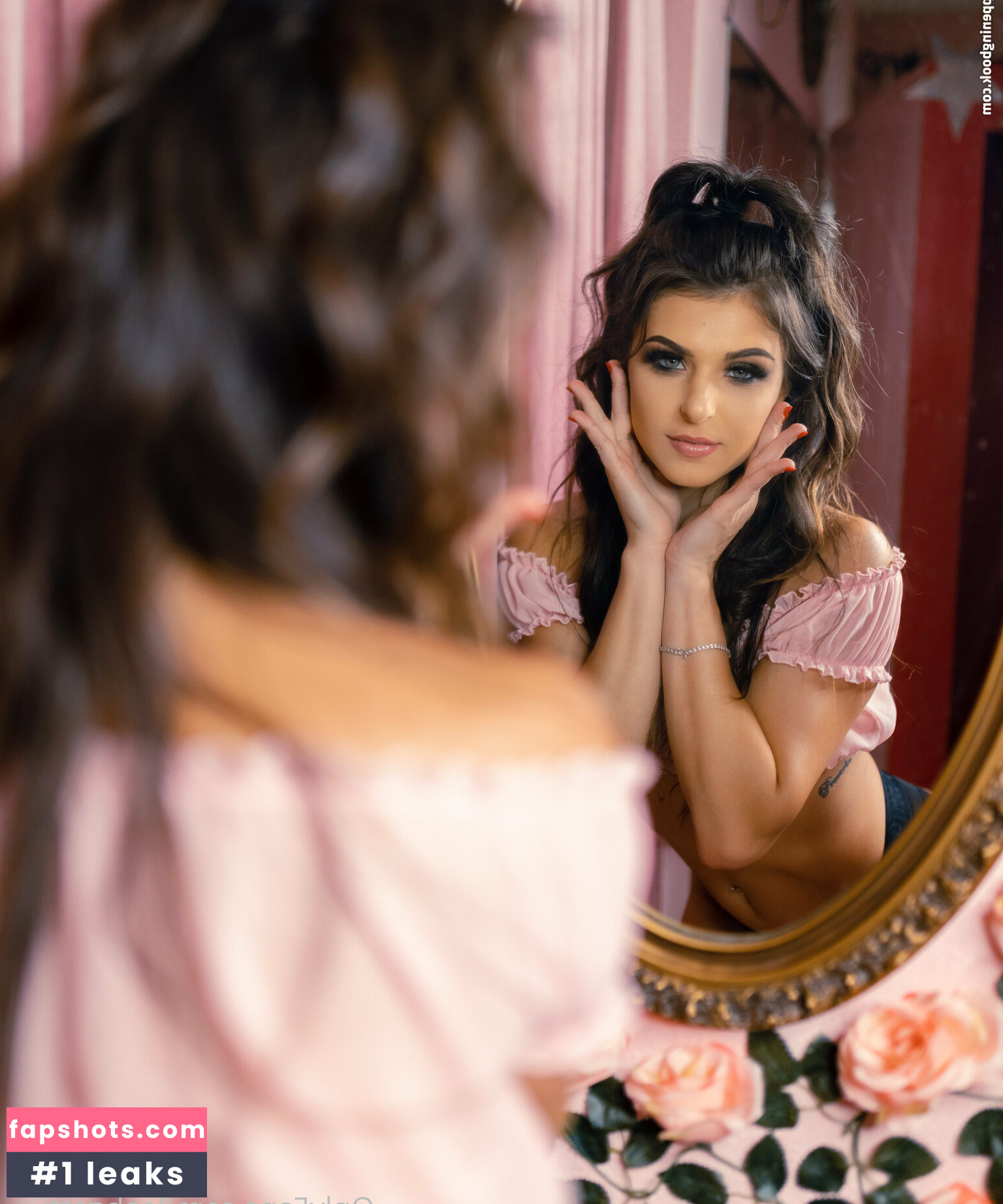 Leah Gotti gallery photo #637