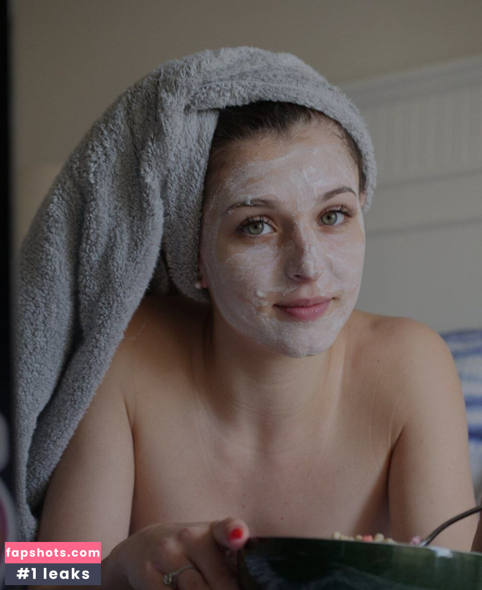 Leah Gotti gallery photo #960