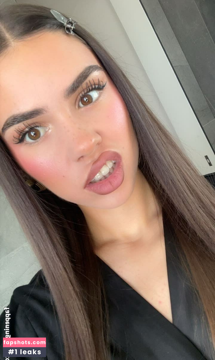 Leah Halton gallery photo #102