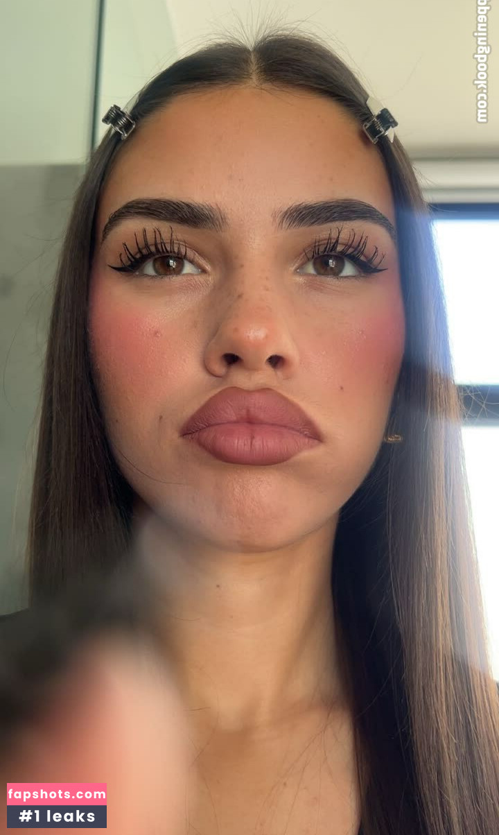 Leah Halton gallery photo #103