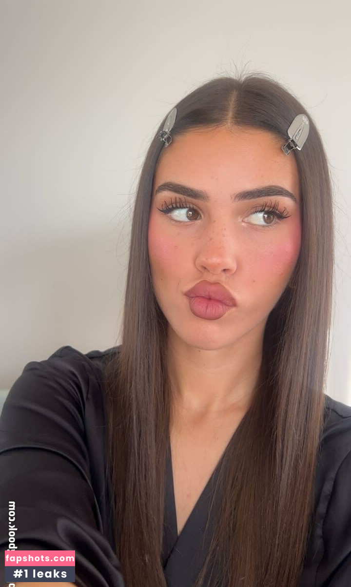 Leah Halton gallery photo #106