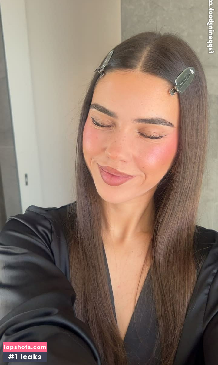 Leah Halton gallery photo #107