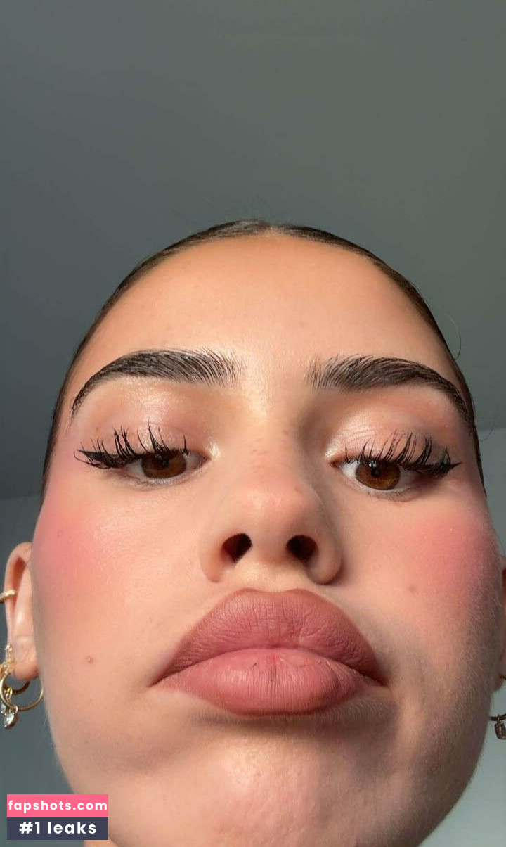 Leah Halton gallery photo #108