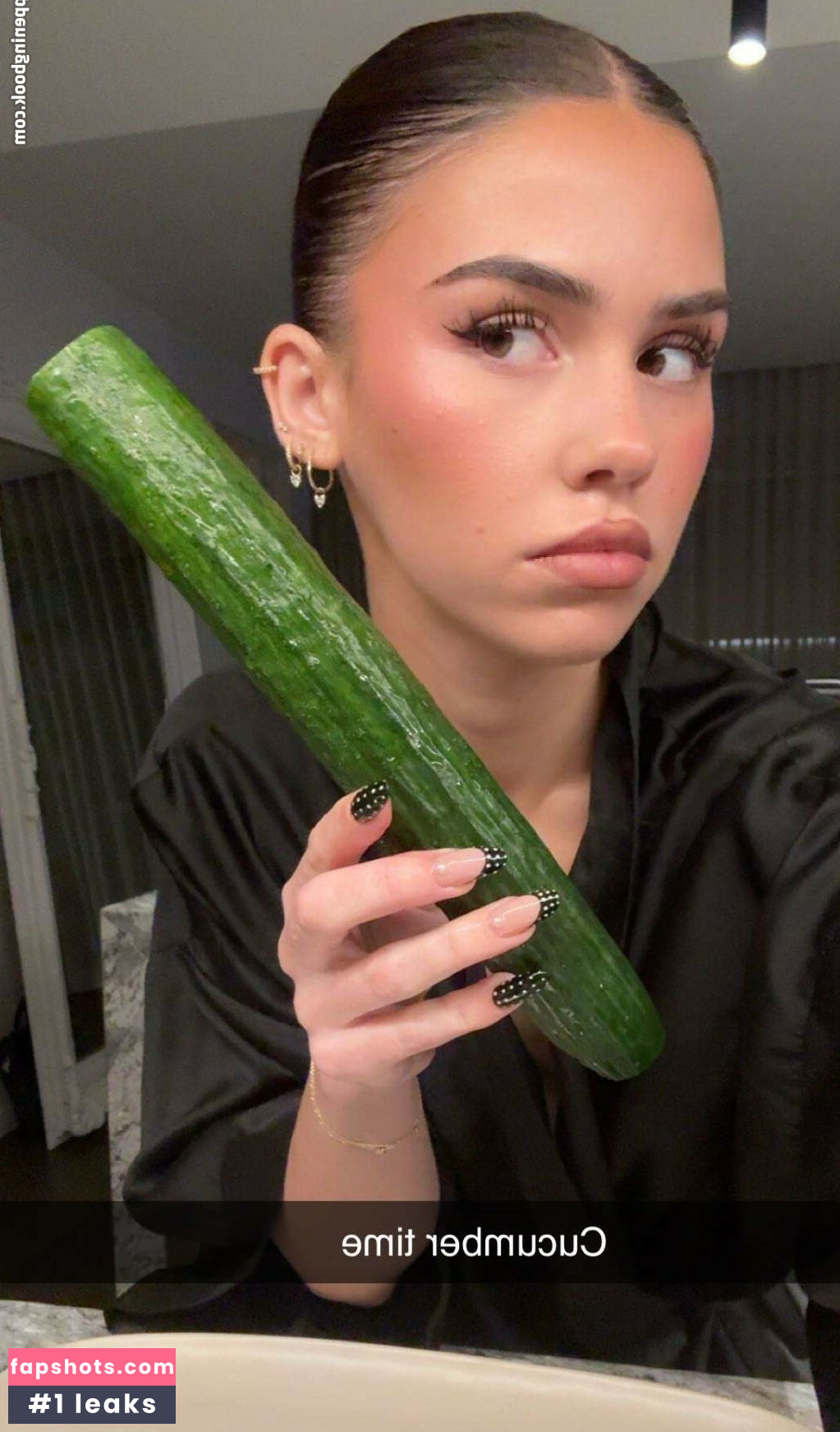 Leah Halton gallery photo #109