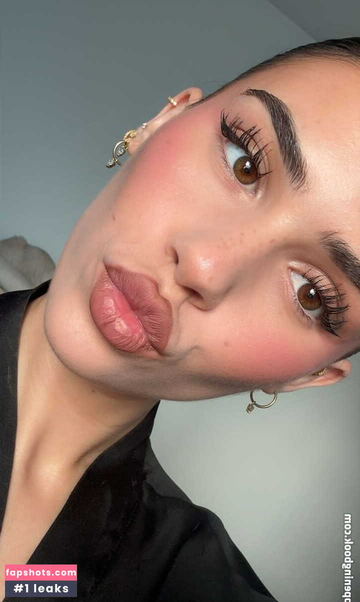 Leah Halton gallery photo #110