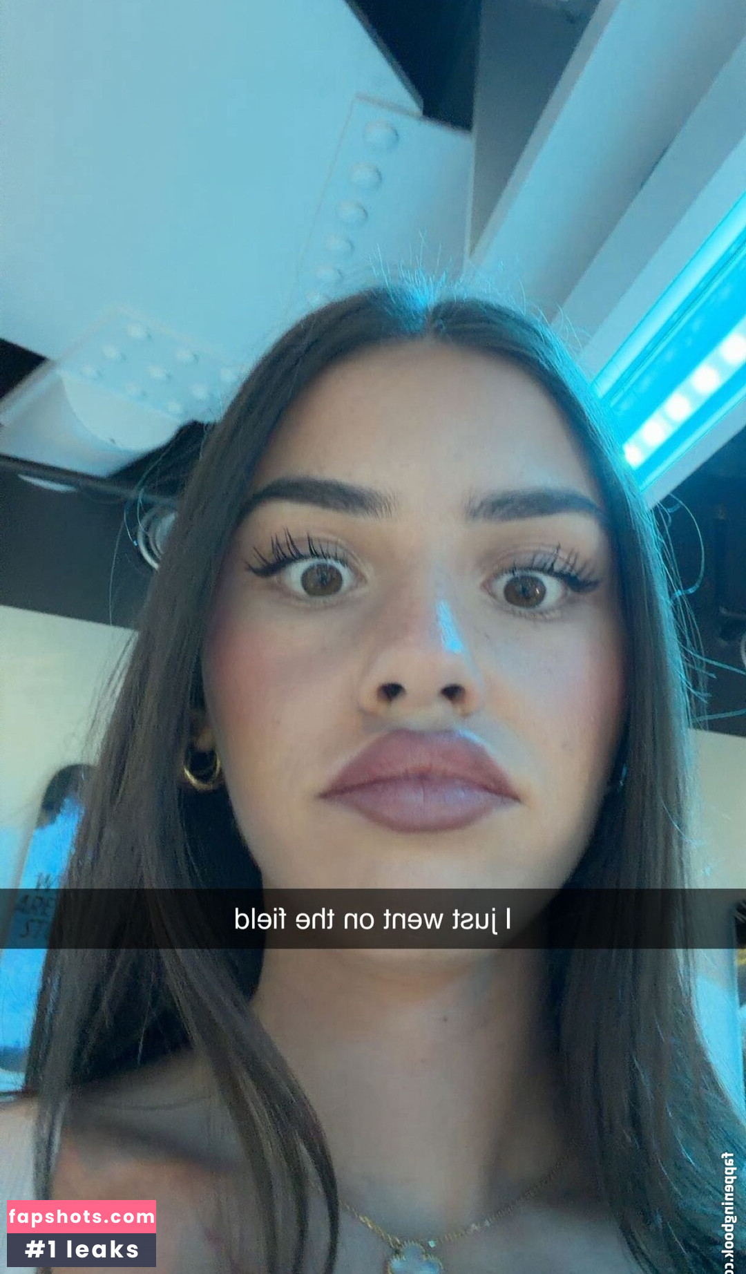 Leah Halton gallery photo #12