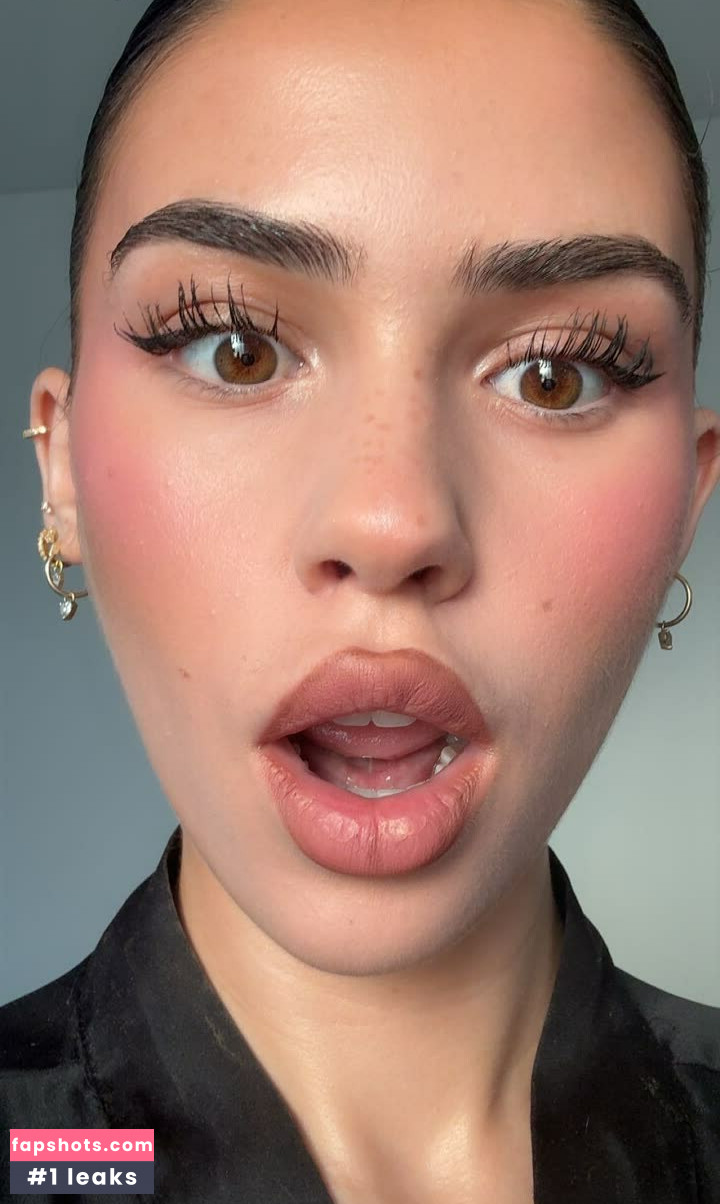 Leah Halton gallery photo #112