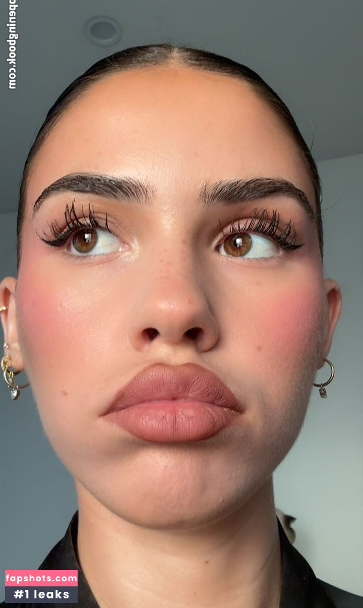 Leah Halton gallery photo #116