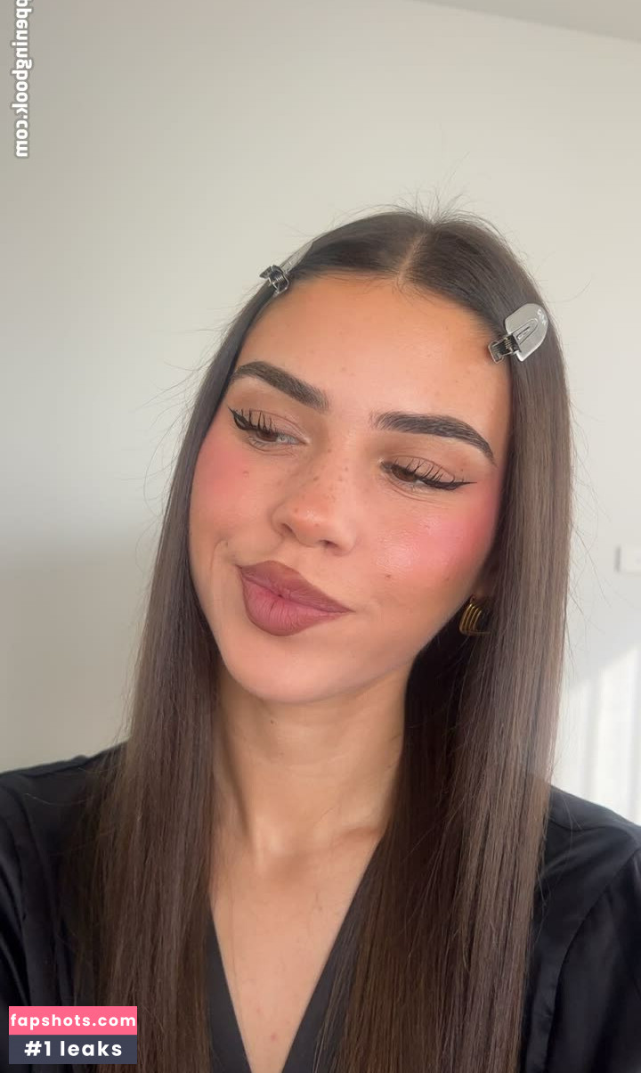 Leah Halton gallery photo #117