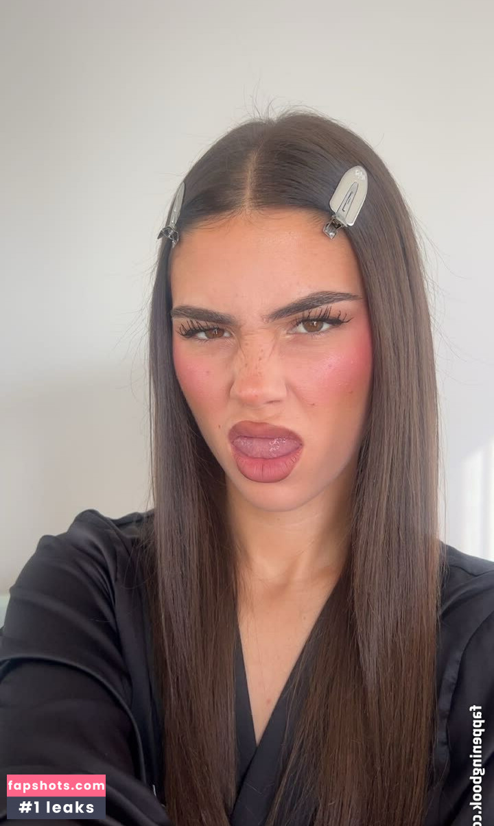 Leah Halton gallery photo #118