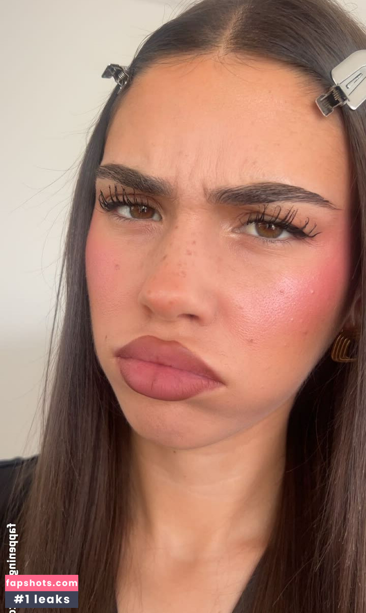 Leah Halton gallery photo #119