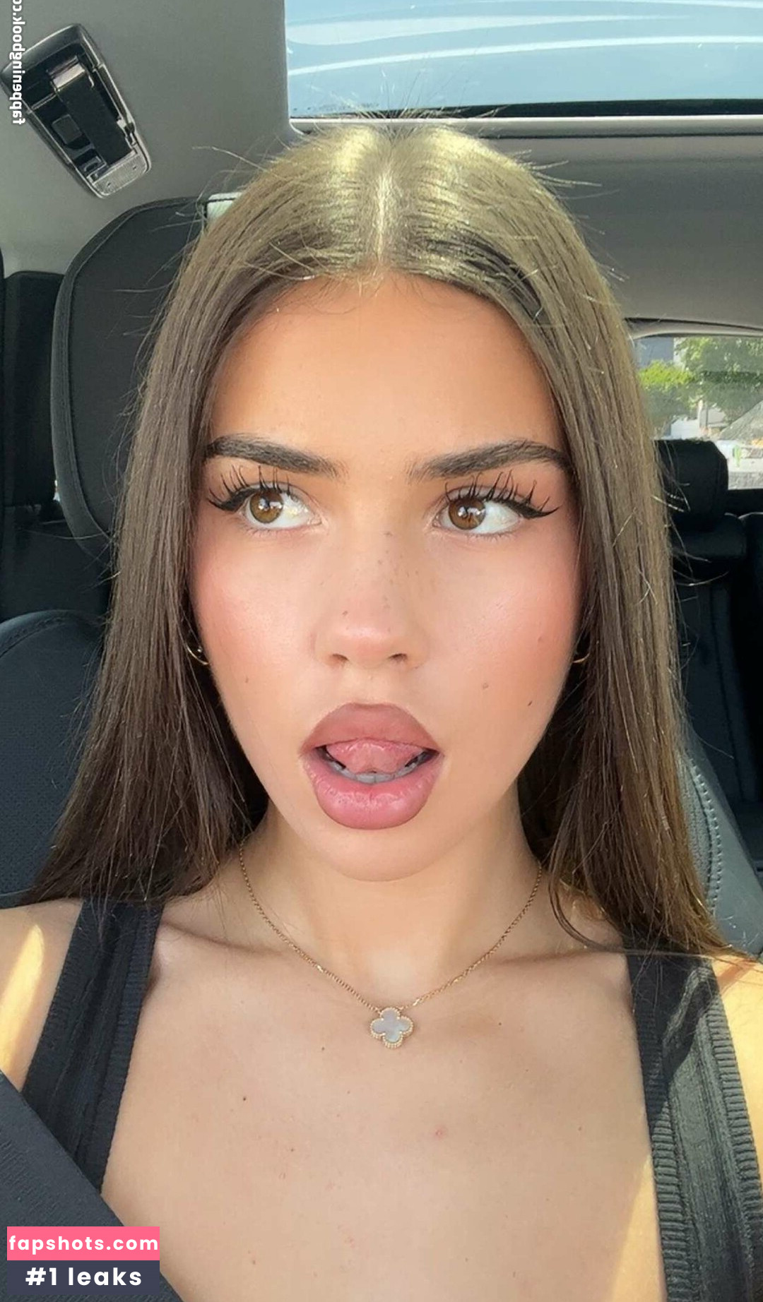 Leah Halton gallery photo #124