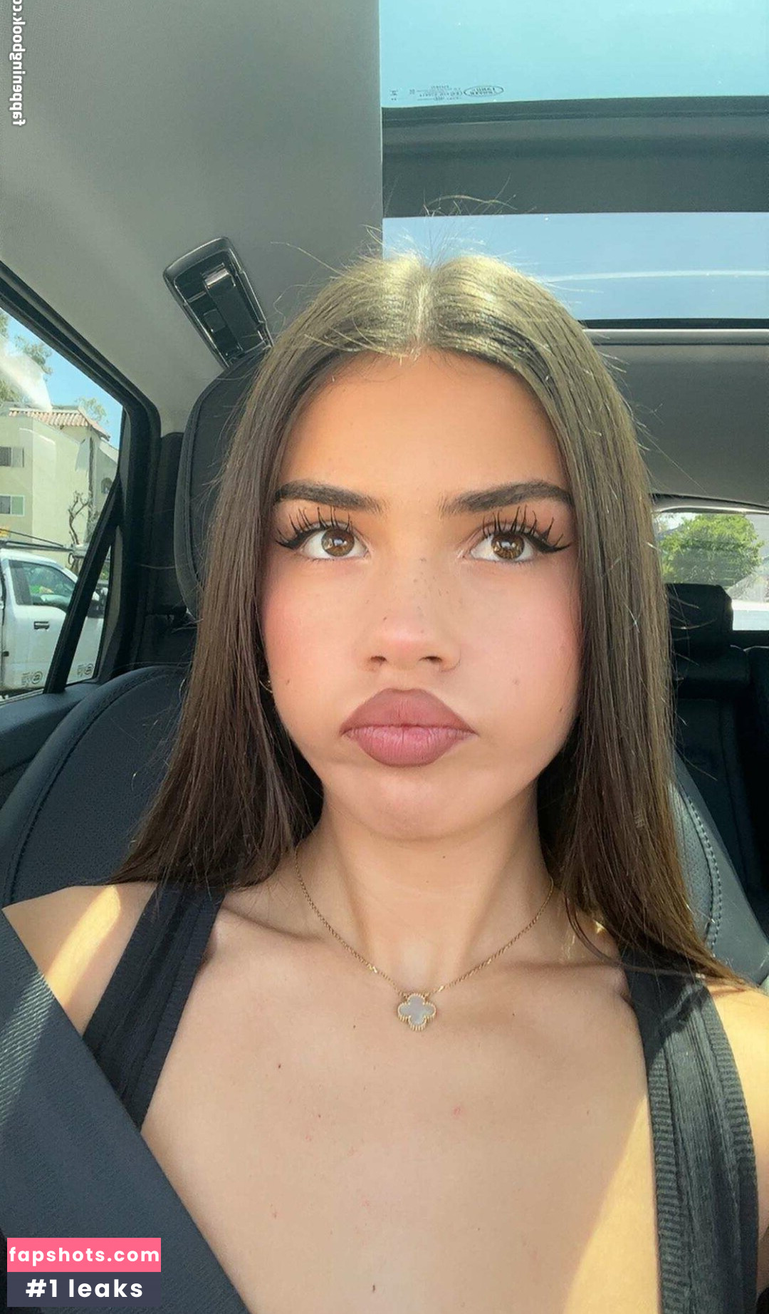 Leah Halton gallery photo #125