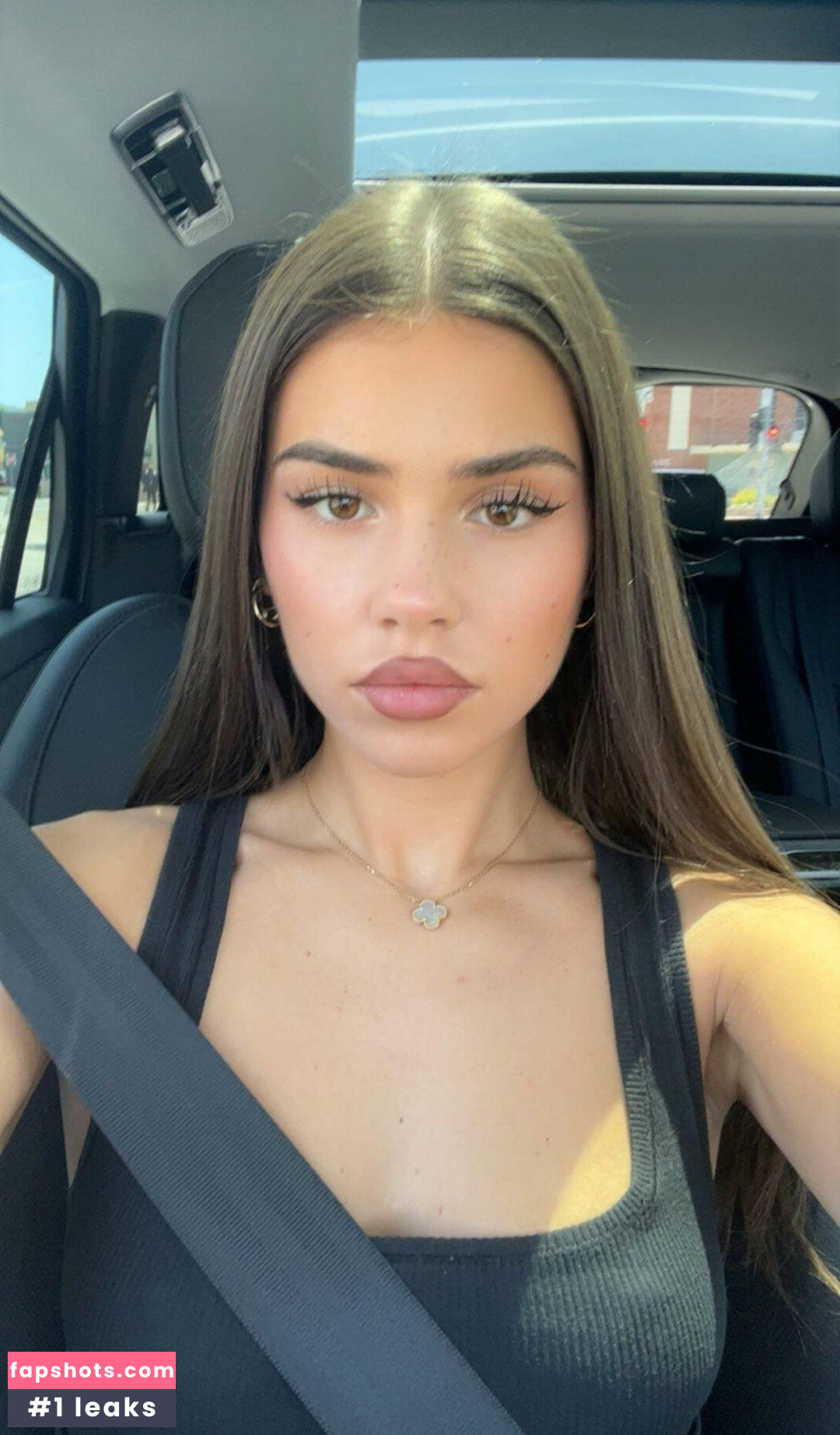 Leah Halton gallery photo #129