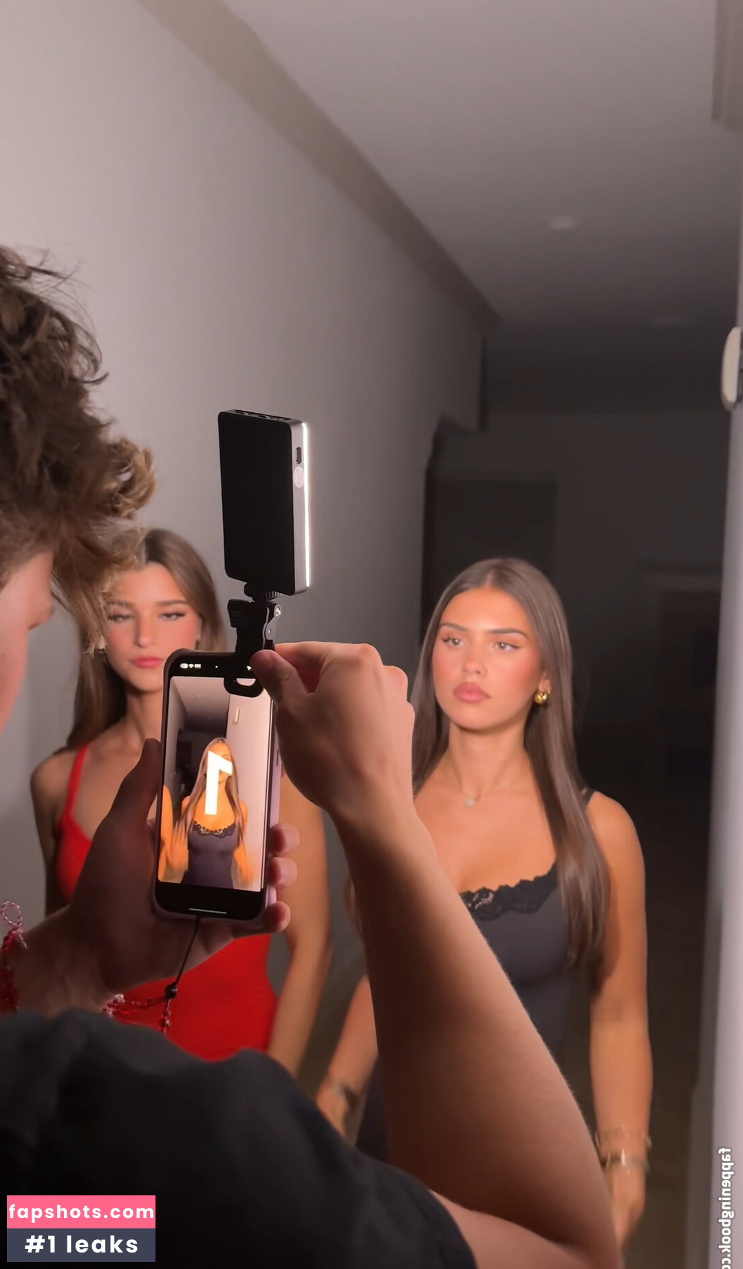 Leah Halton gallery photo #132