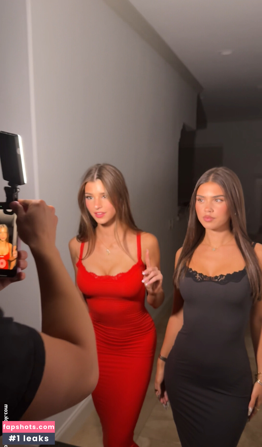 Leah Halton gallery photo #134