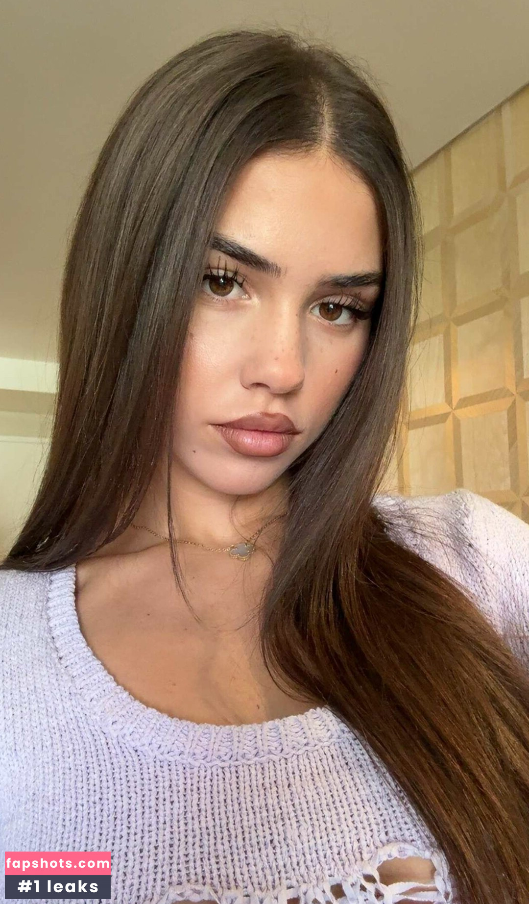 Leah Halton gallery photo #143