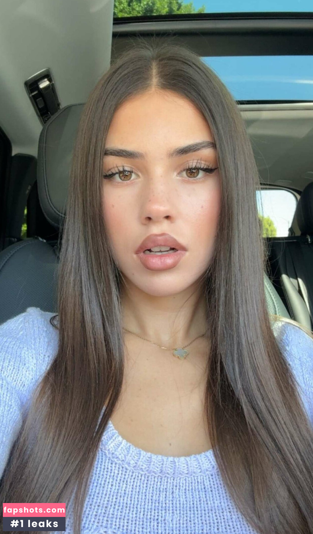 Leah Halton gallery photo #146