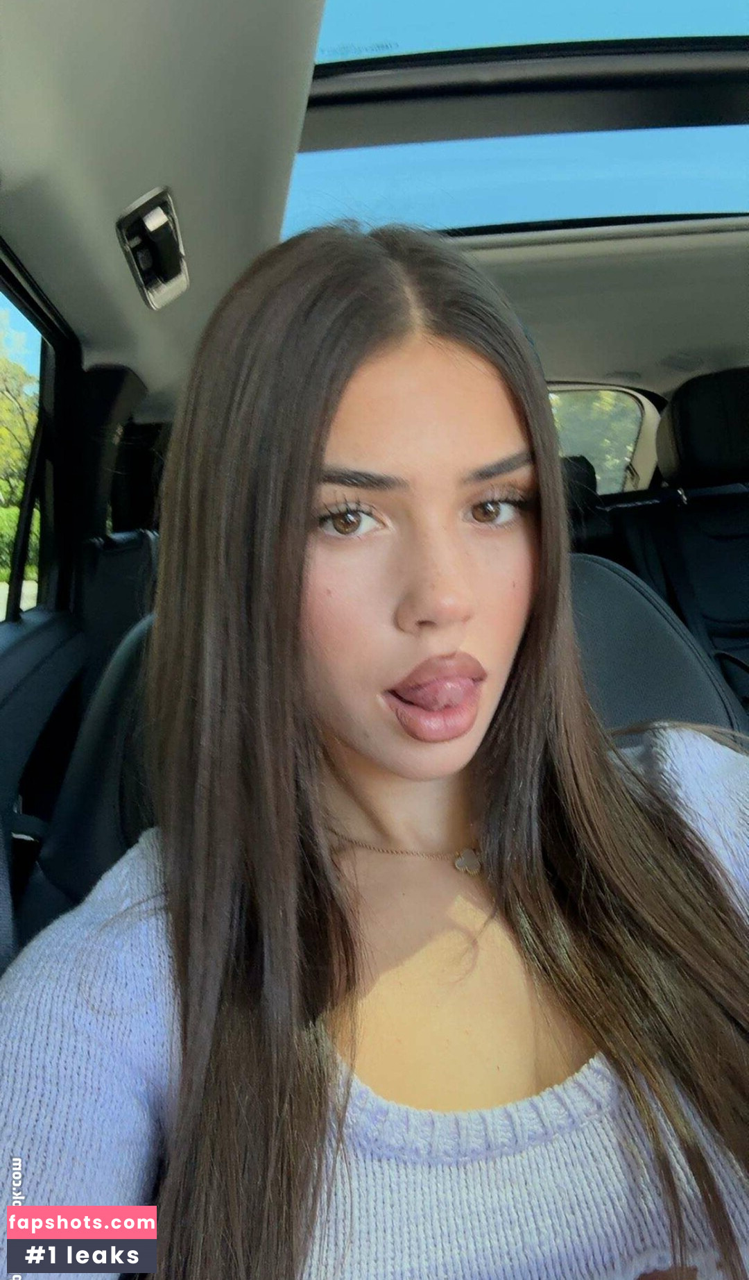 Leah Halton gallery photo #151