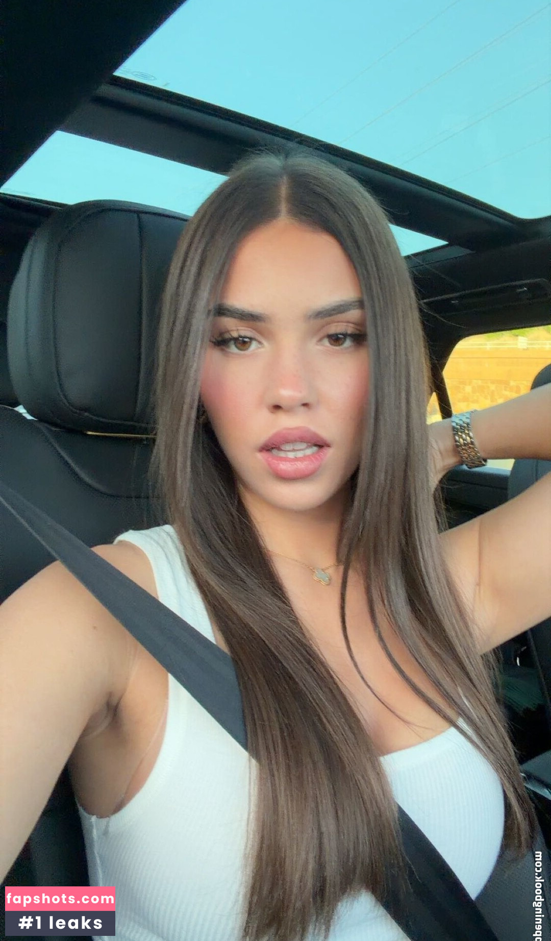 Leah Halton gallery photo #21