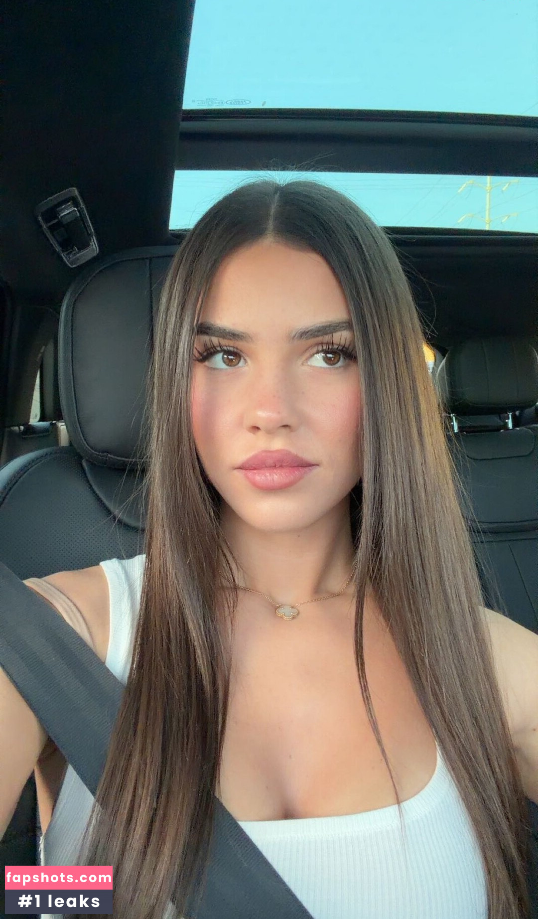 Leah Halton gallery photo #24