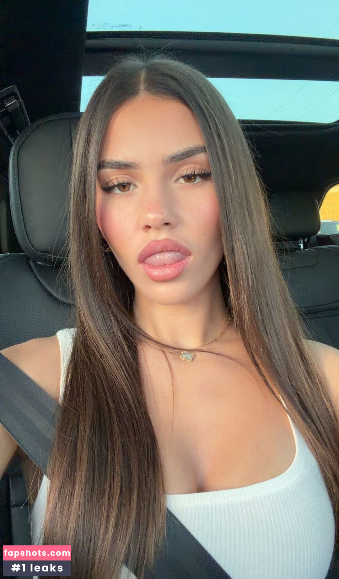 Leah Halton gallery photo #27