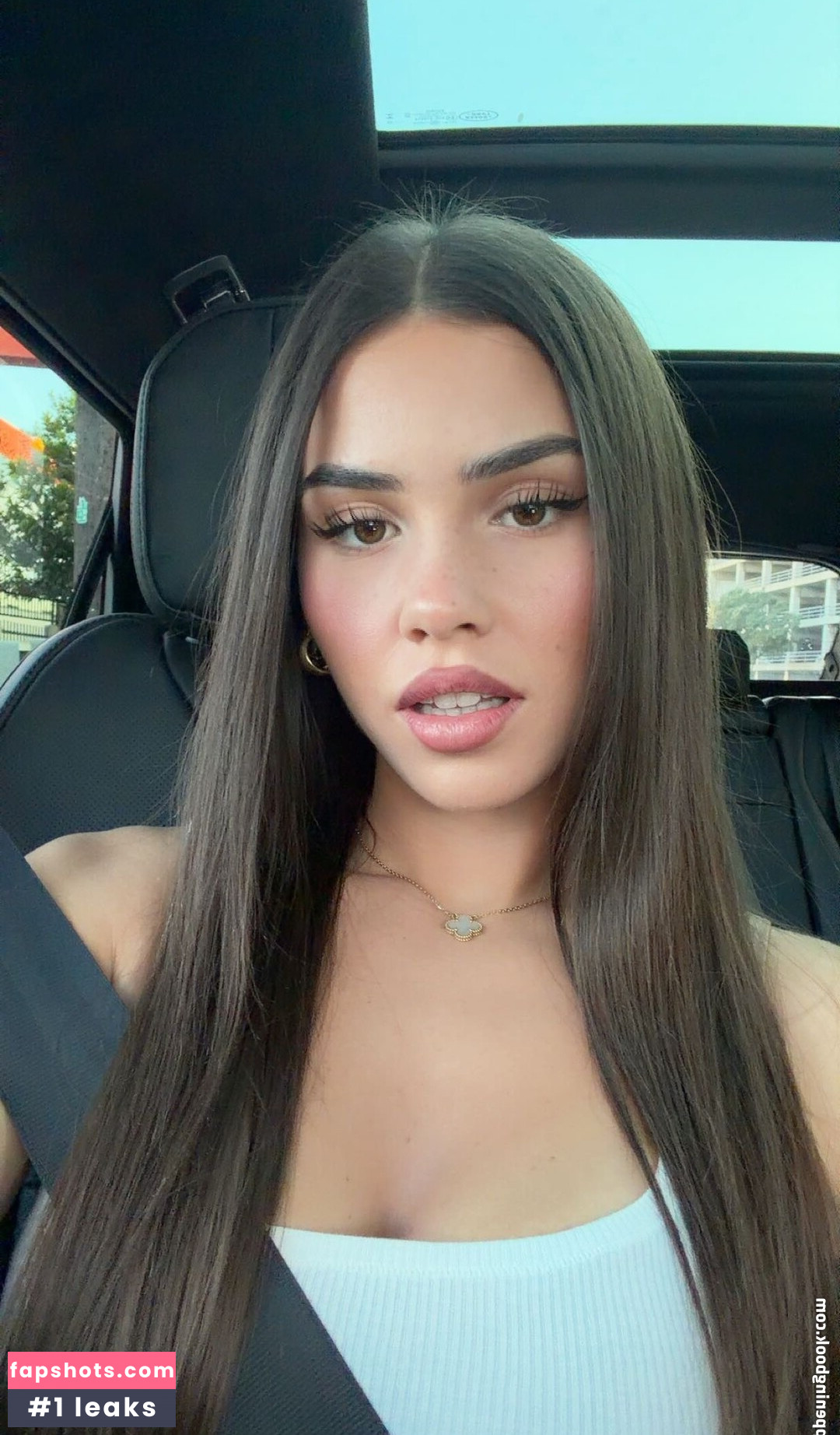 Leah Halton gallery photo #29