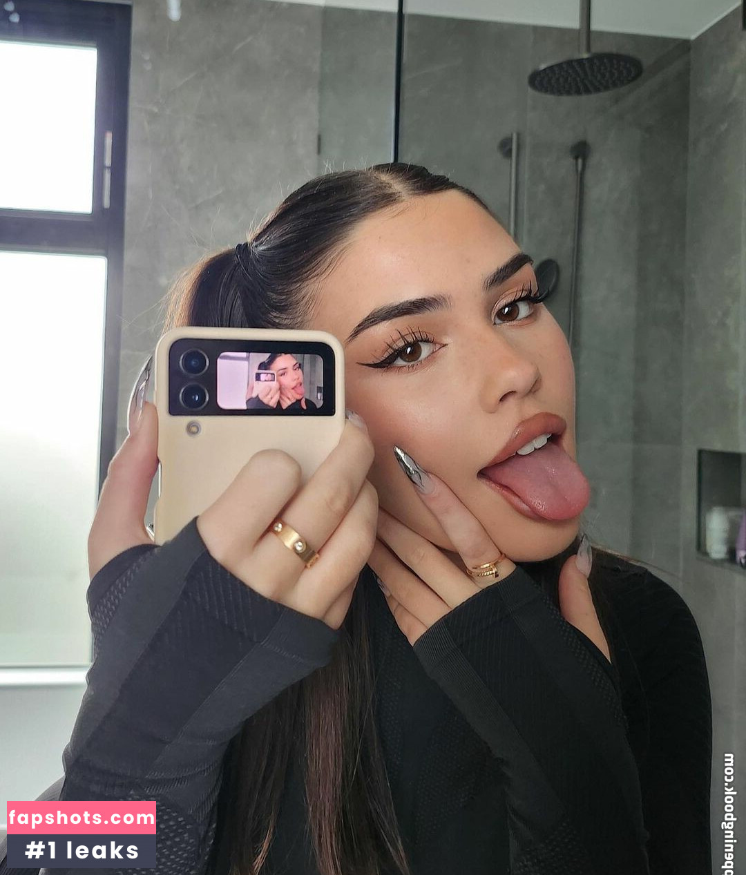 Leah Halton gallery photo #327