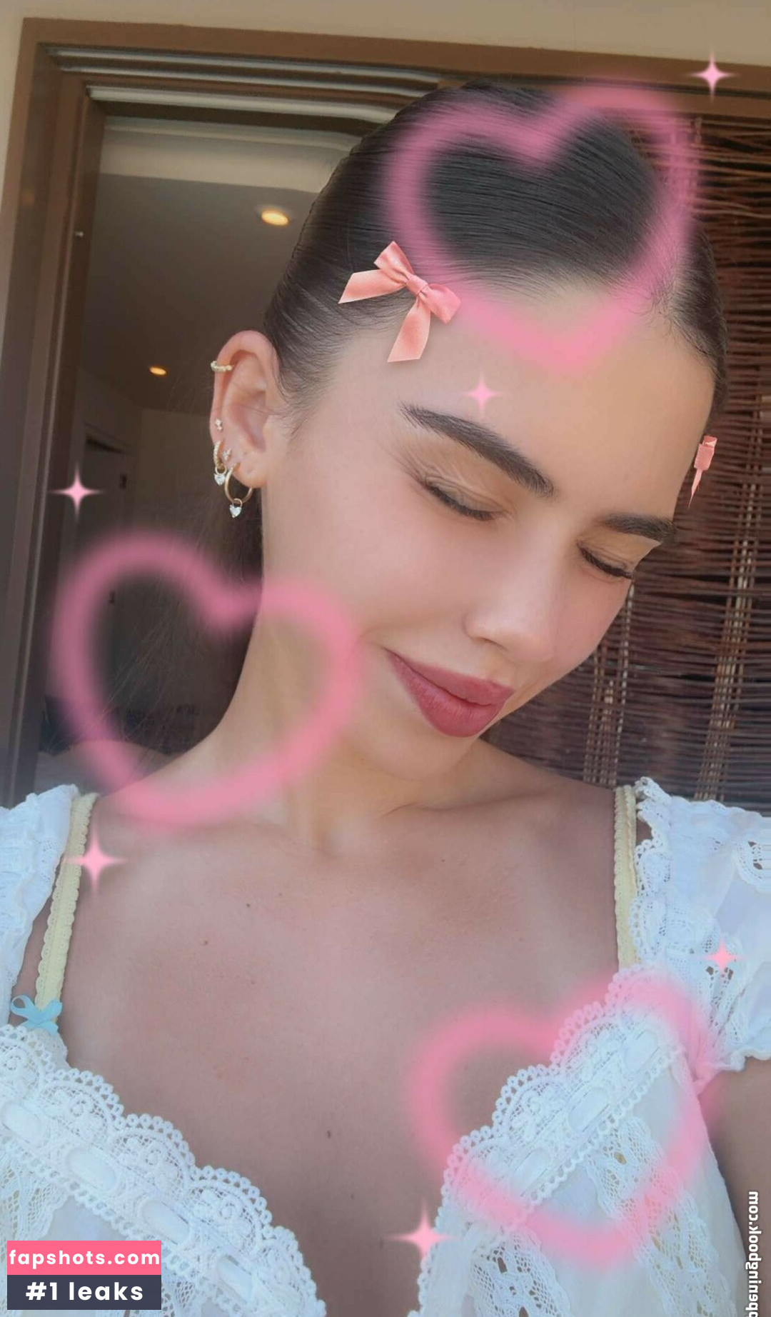 Leah Halton gallery photo #52