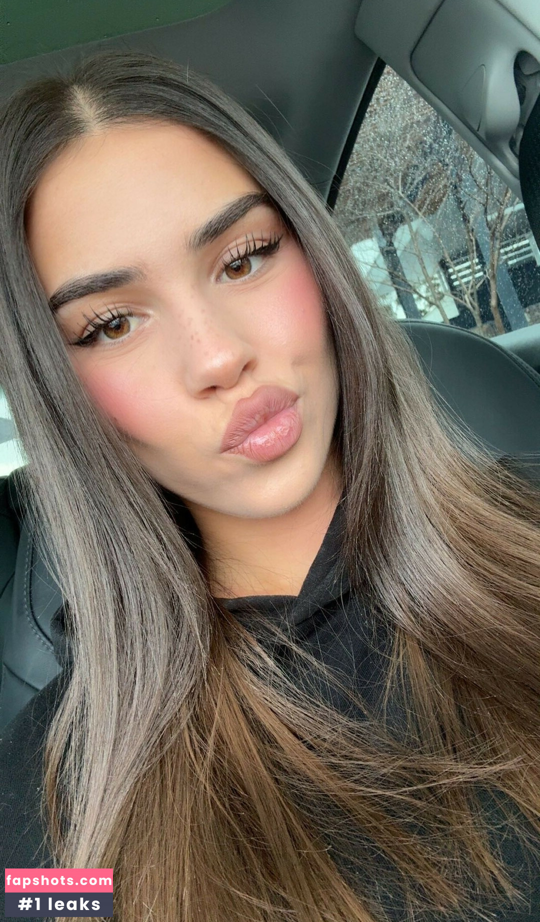 Leah Halton gallery photo #70