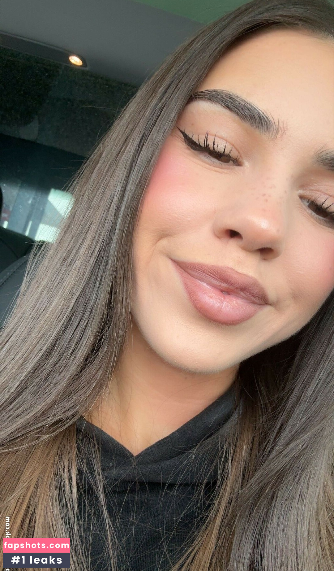 Leah Halton gallery photo #74