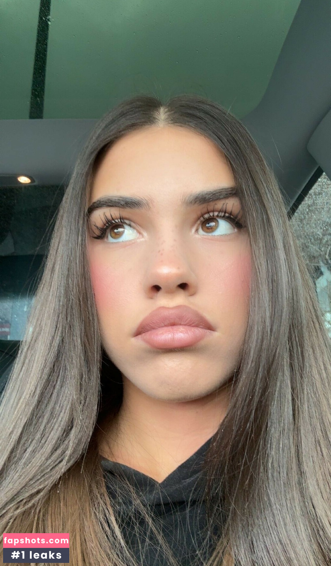 Leah Halton gallery photo #78