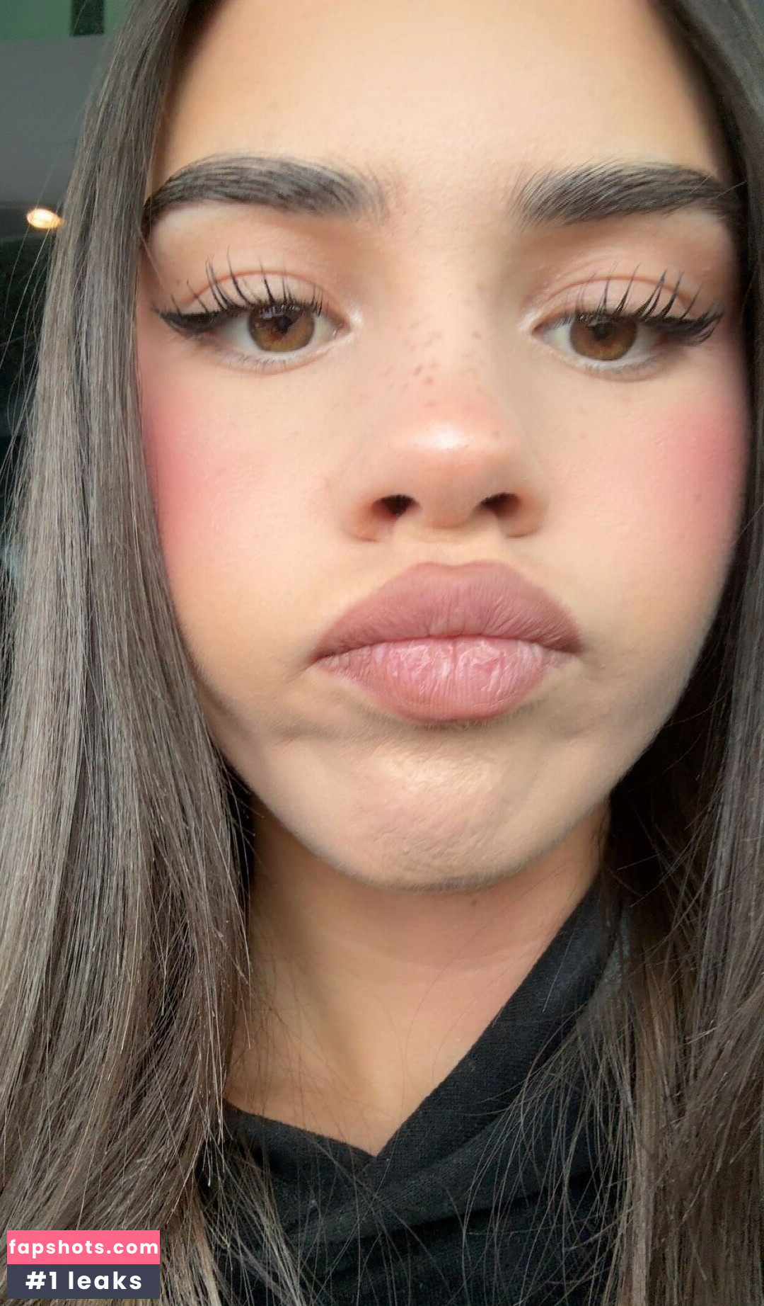 Leah Halton gallery photo #79