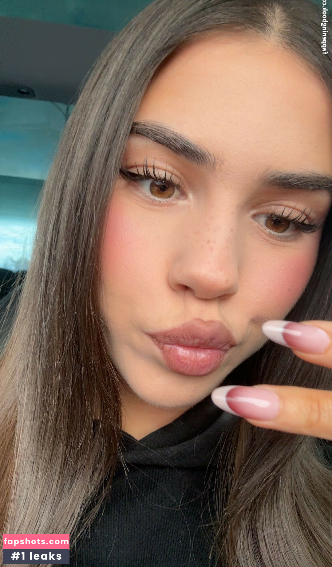 Leah Halton gallery photo #82