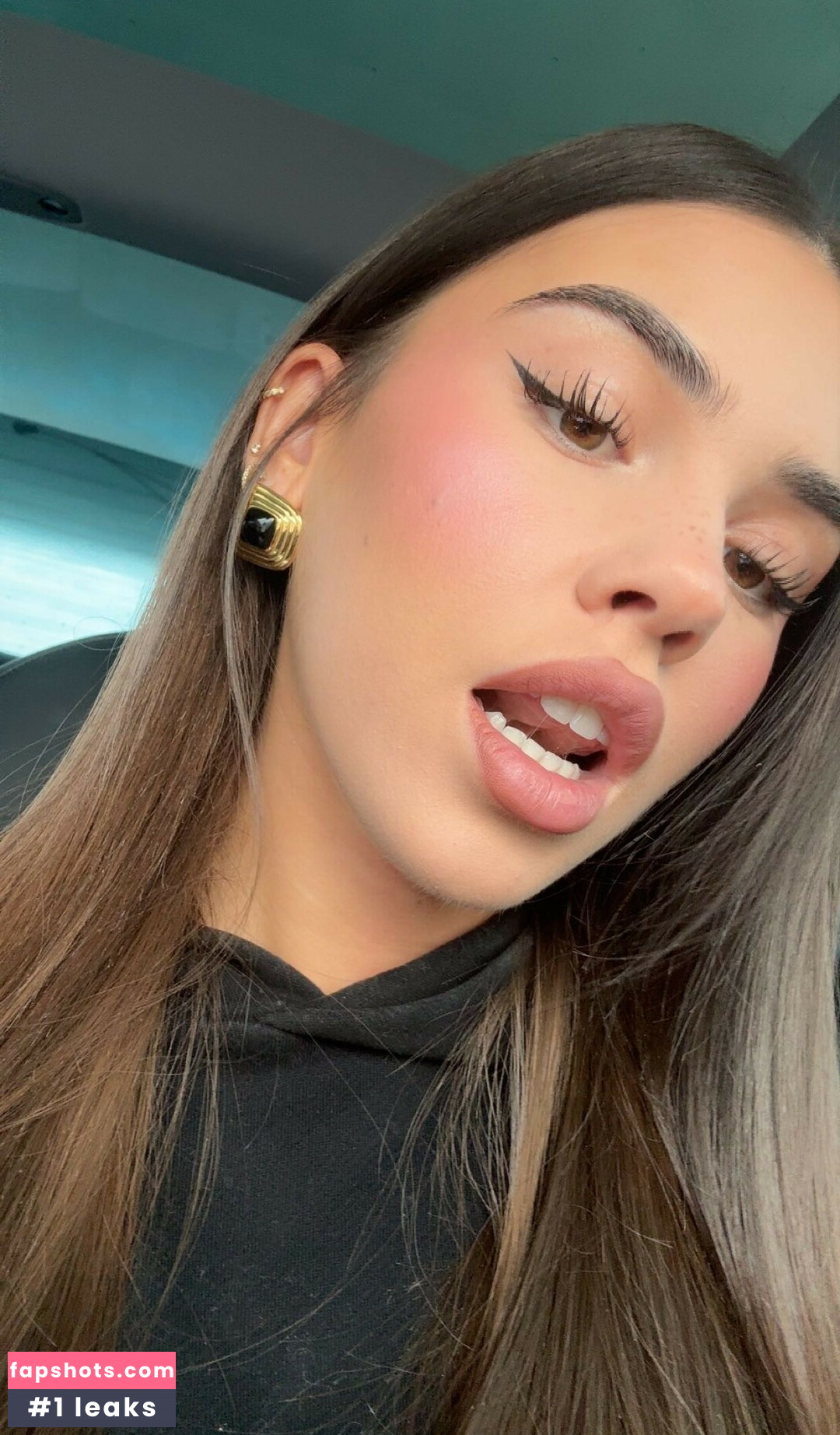 Leah Halton gallery photo #83