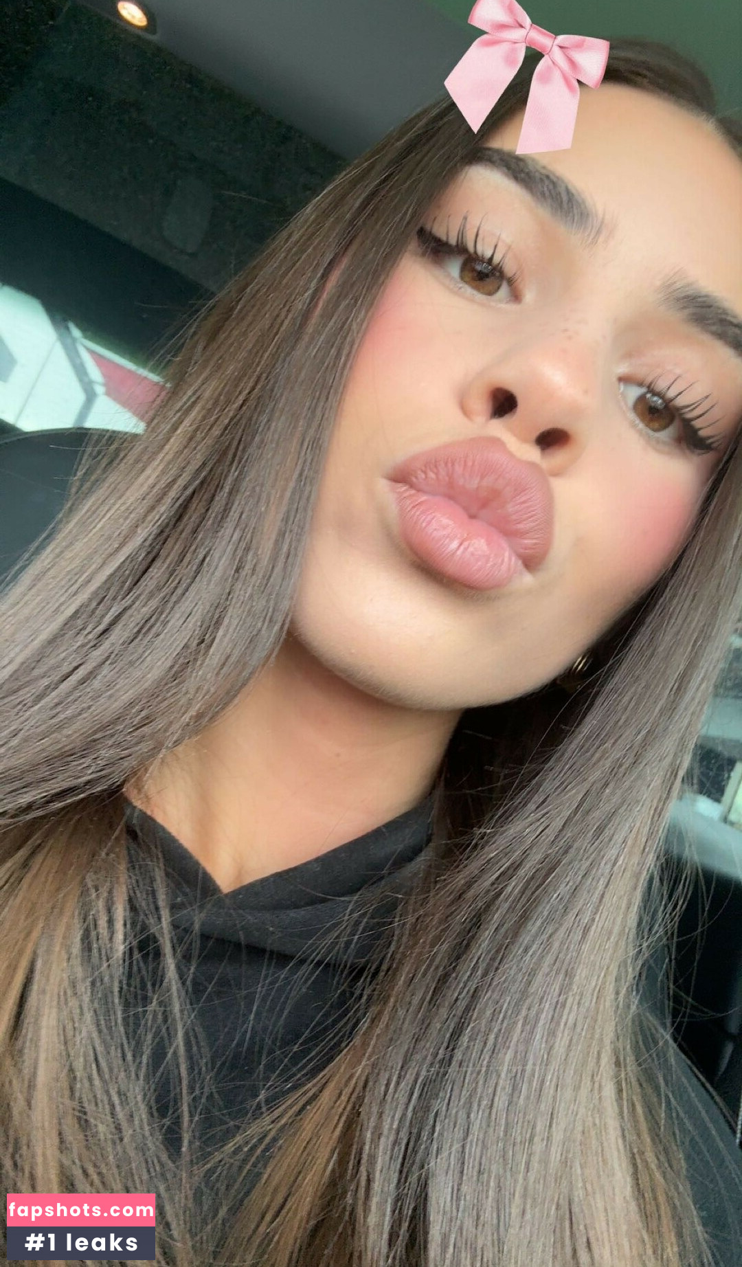 Leah Halton gallery photo #84