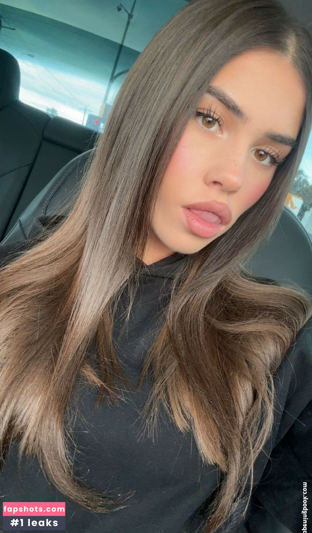 Leah Halton gallery photo #85